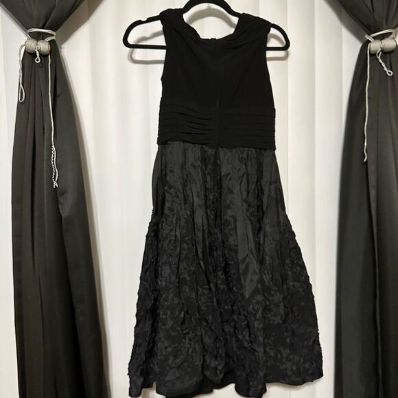 Adrianna Papell black formal midi v-neck formal dress, fit & flare , zippered ba - Picture 11 of 13